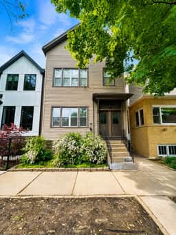 The Northside Club House | 2 Living Rooms | Sleeps 8 - Image 2
