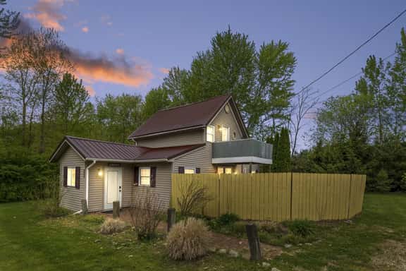 Little Paw Paw Lake House with Hot Tub - Image 1