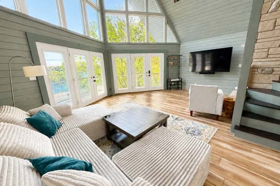 Lake Life Retreat - Image 1