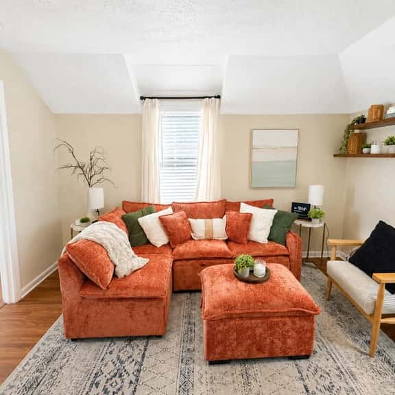 Lake Breeze | Cozy Modern Stay | 2 Min To Beach - Image 1