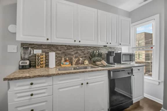 Cozy 2-Bedroom Apartment | Close to Wrigley