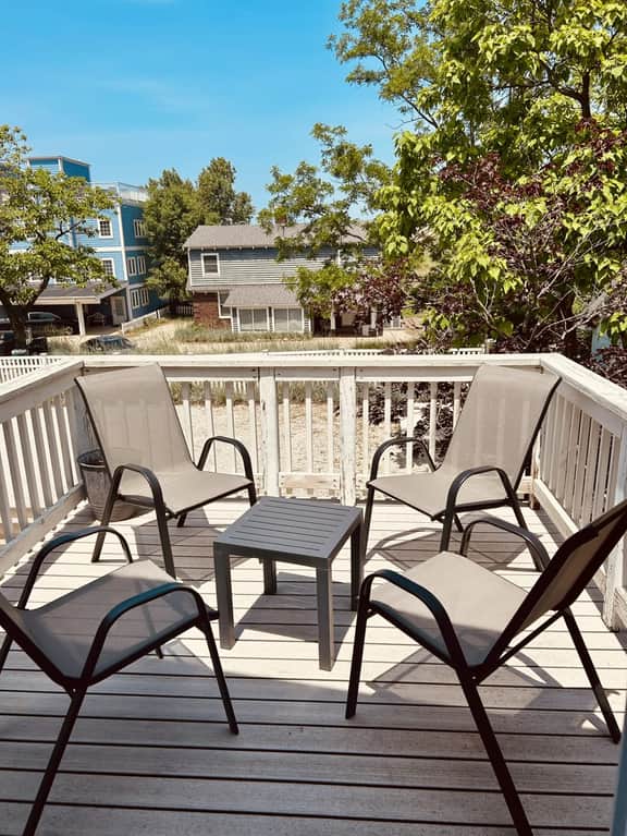 Lake Breeze | Cozy Modern Stay | 2 Min To Beach