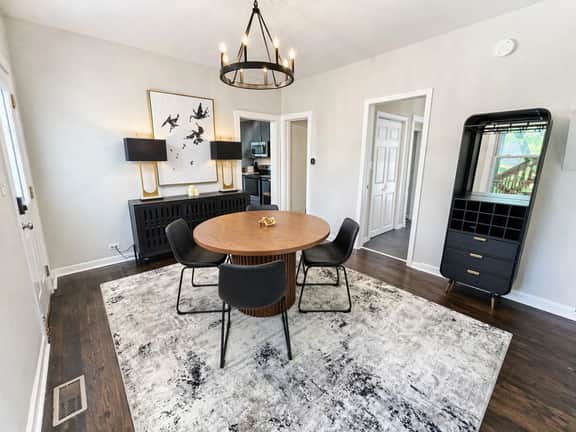 Gothic-meets-mid-century 2BR in Lakeview | Statement Kitchen + Dining for 4