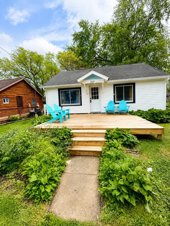Lake Escape Cottage | Minutes to Paw Paw Lake + Wineries